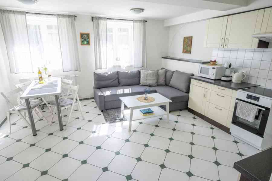 Rozkládací gauč s úložným prostorem - foto 2
