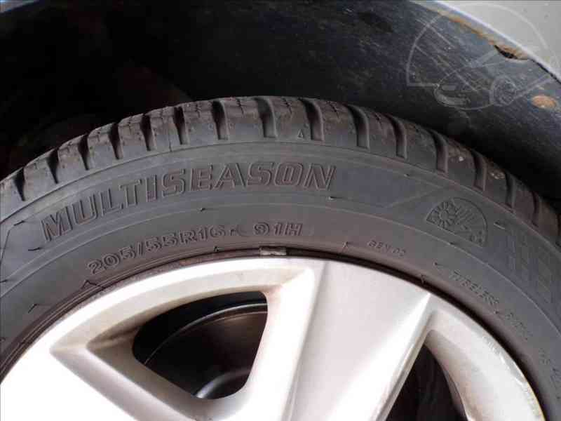 Volkswagen Golf 1,4 16V COMFORT - foto 18