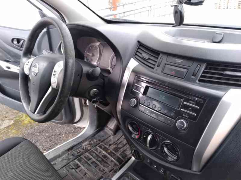 NISSAN NAVARA 2.3 dCi 4x4 120kW ČR,SERVISKA,MANUÁL - foto 20