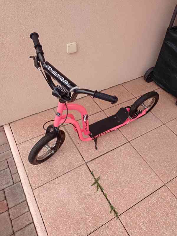 Koloběžka s nafukovacími koly 12" Mistral růžová - foto 2