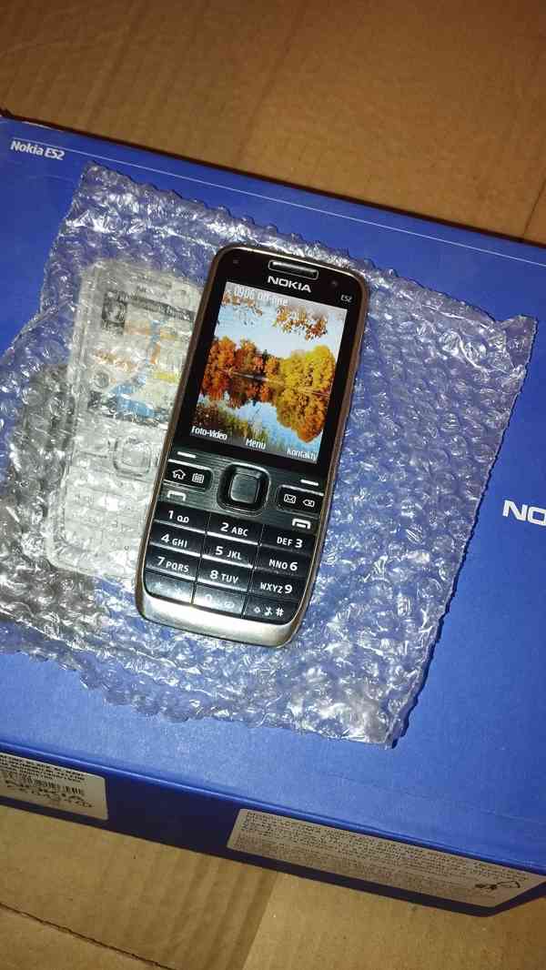 2x Nokia E52 kompletní balení - foto 2