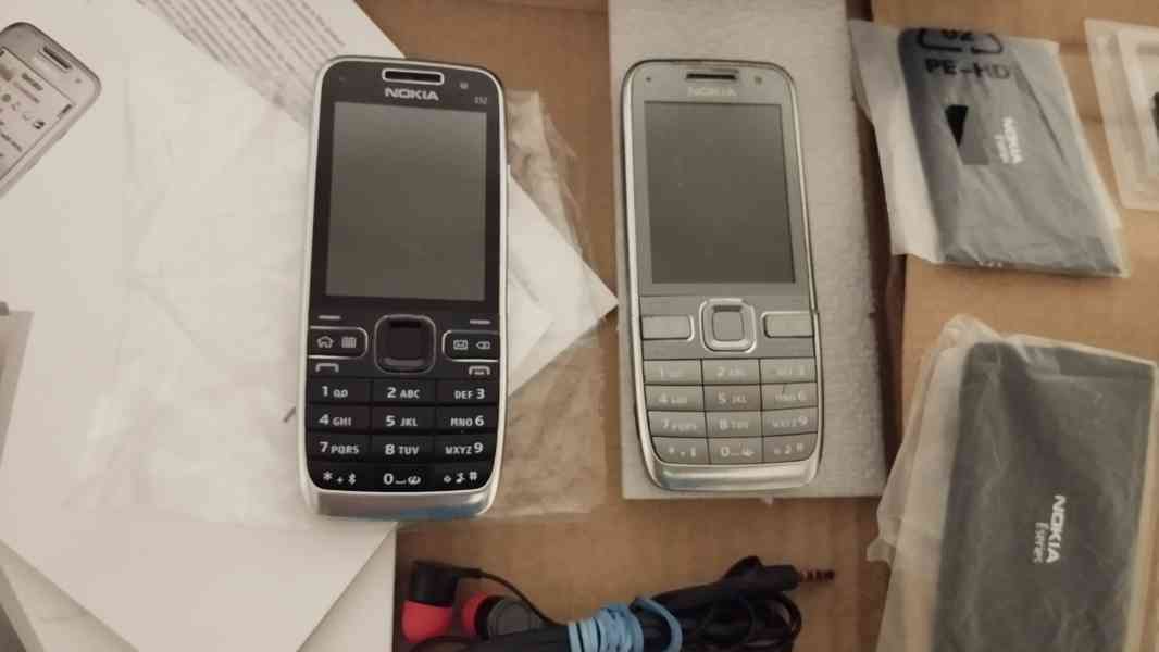 2x Nokia E52 kompletní balení - foto 4