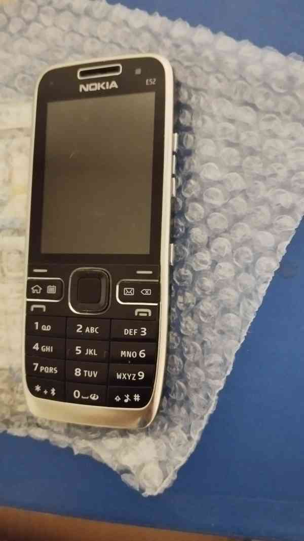2x Nokia E52 kompletní balení - foto 8
