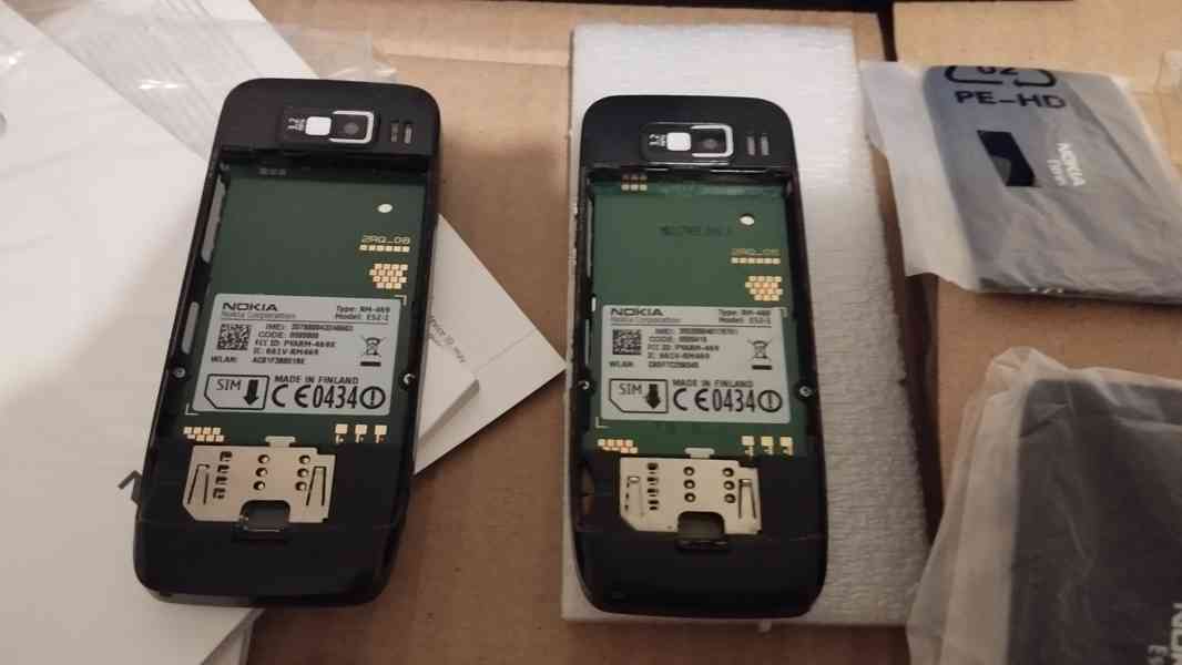 2x Nokia E52 kompletní balení - foto 5