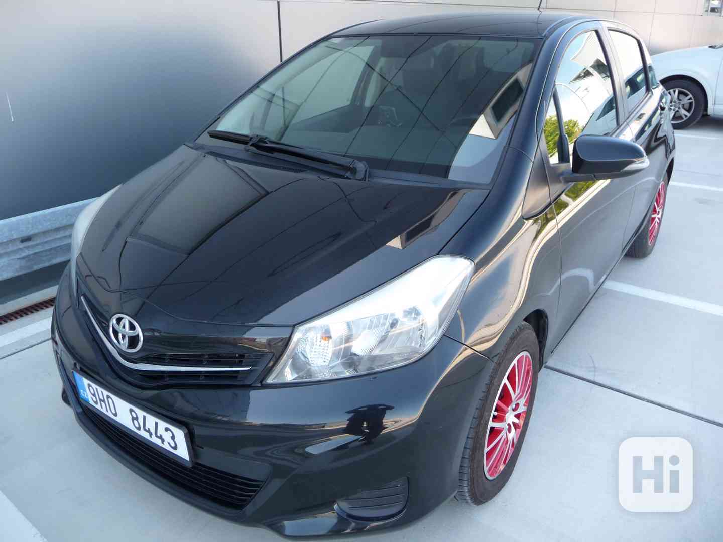 Toyota Yaris 1,3 VVT-i, 73 kW, rok 4/2012, STK 5/2028 - foto 1