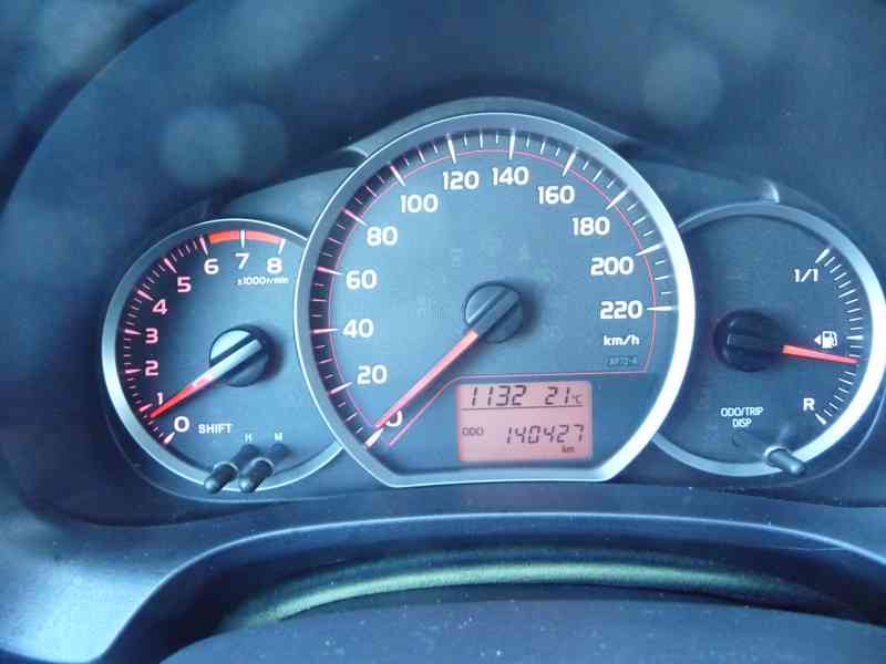 Toyota Yaris 1,3 VVT-i, 73 kW, rok 4/2012, STK 5/2028 - foto 14