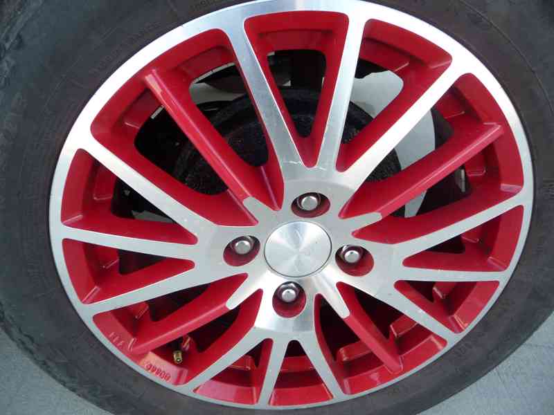 Toyota Yaris 1,3 VVT-i, 73 kW, rok 4/2012, STK 5/2028 - foto 13
