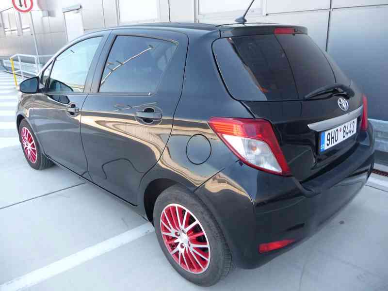 Toyota Yaris 1,3 VVT-i, 73 kW, rok 4/2012, STK 5/2028 - foto 5