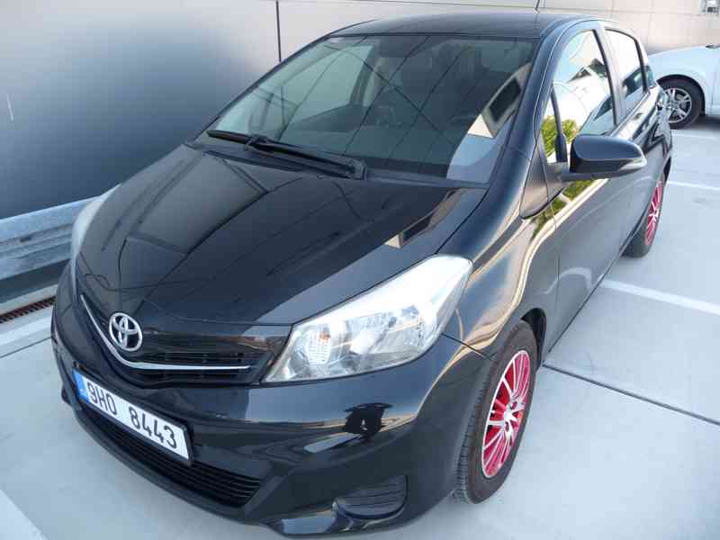 Toyota Yaris 1,3 VVT-i, 73 kW, rok 4/2012, STK 5/2028 - foto 1