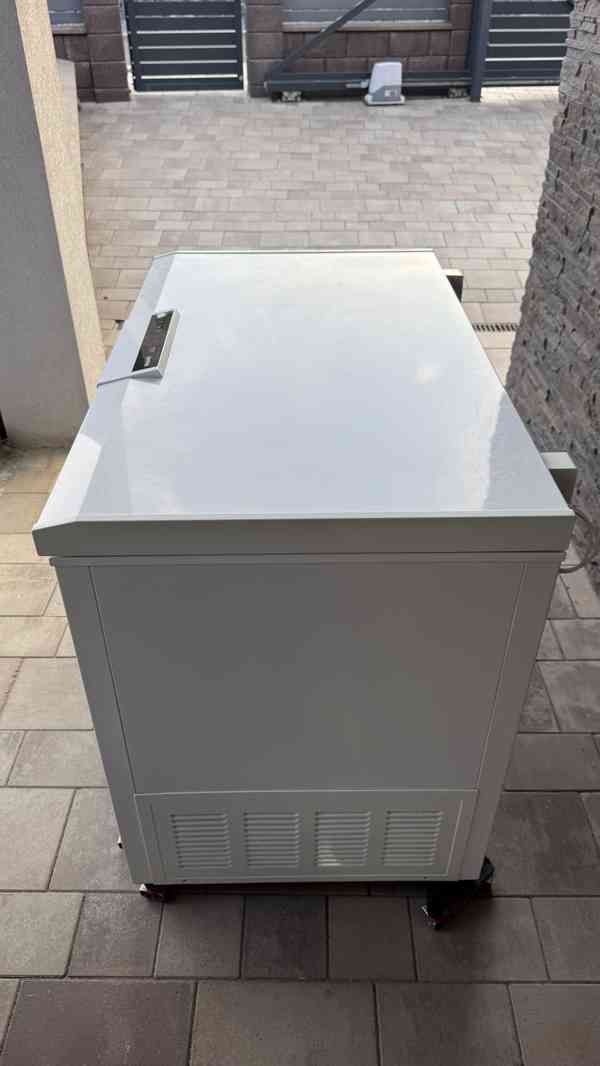 Pultový mrazák Gorenje FHE242IW - foto 2