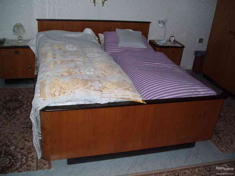 Prodám nábytek z masívního dřeva v pěkném stavu - foto 3