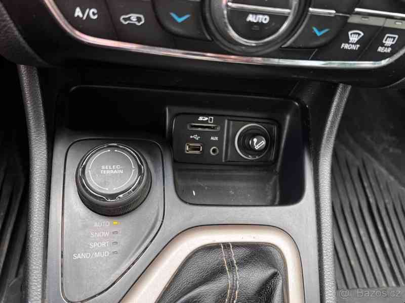 Jeep Cherokee 2,0   183 557km, + letní kola - foto 10