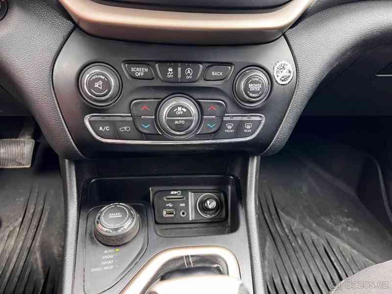 Jeep Cherokee 2,0   183 557km, + letní kola - foto 9