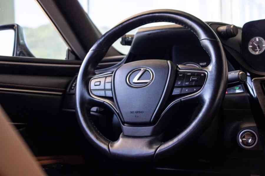 Lexus ES300h - foto 15