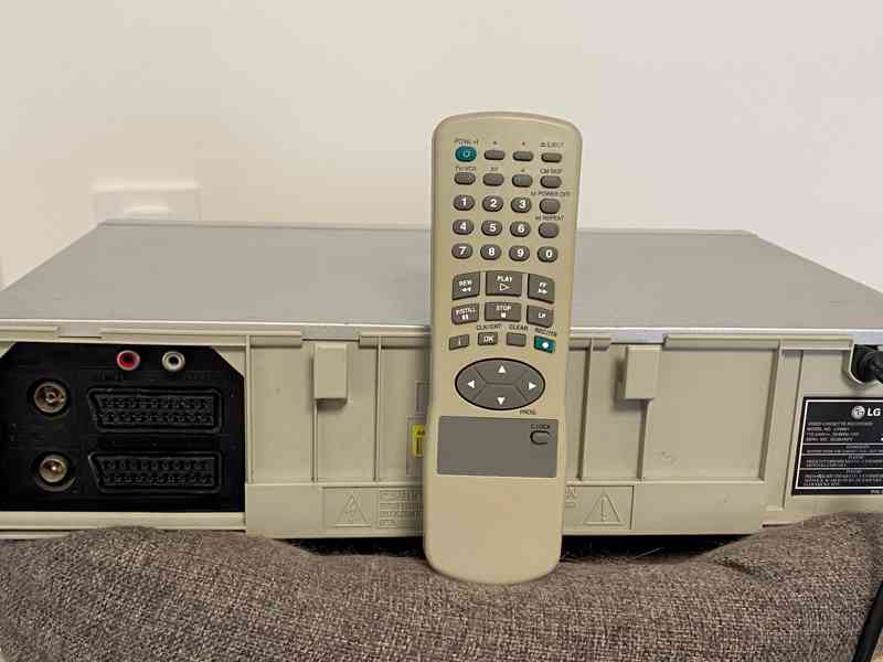 Kvalitní videorekordér LG LV4961 - málo používaný - - foto 5