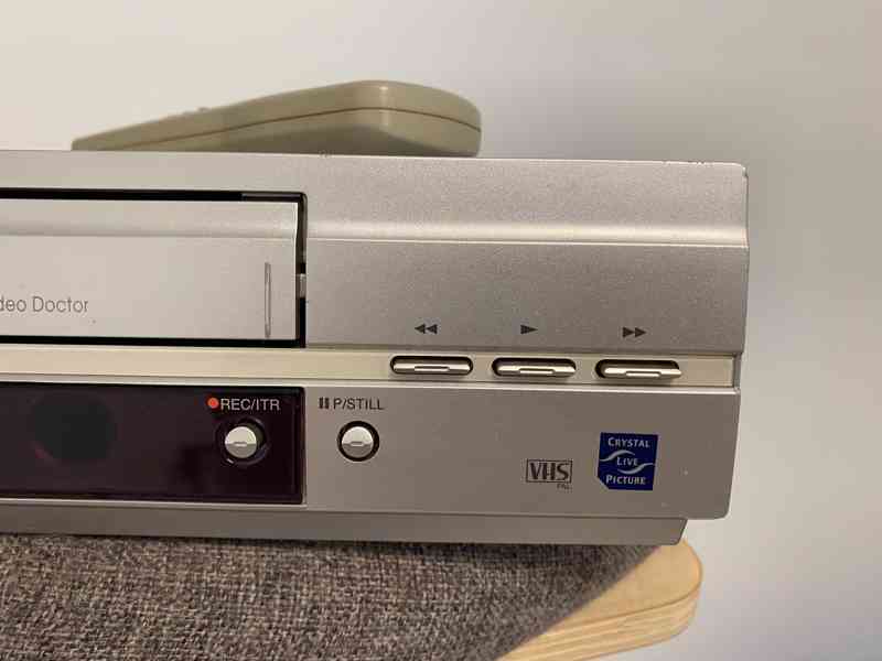 Kvalitní videorekordér LG LV4961 - málo používaný - - foto 4