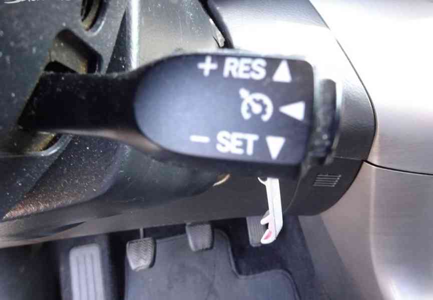 Toyota Rav4 2.2 D-D4 r.v.2006 4x4 (100 kw) stk:9/2027 - foto 11