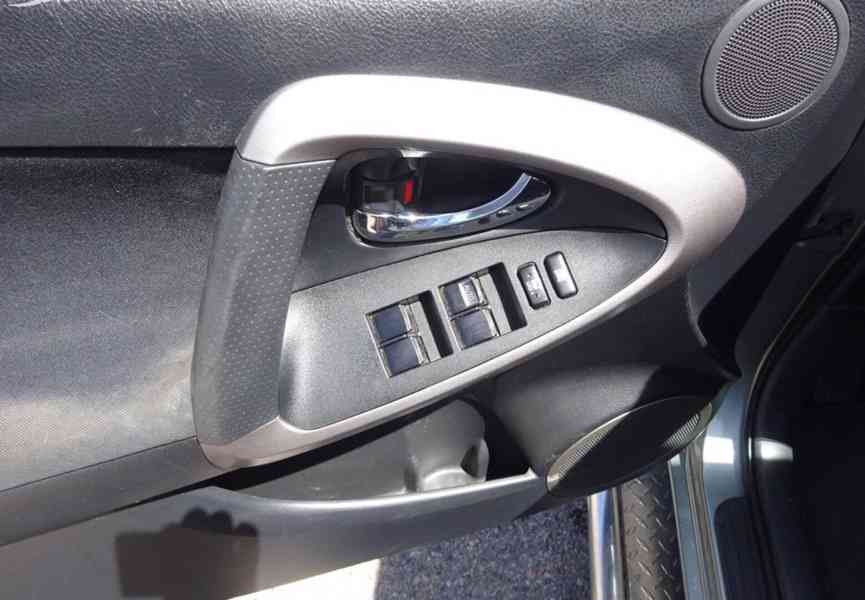 Toyota Rav4 2.2 D-D4 r.v.2006 4x4 (100 kw) stk:9/2027 - foto 6