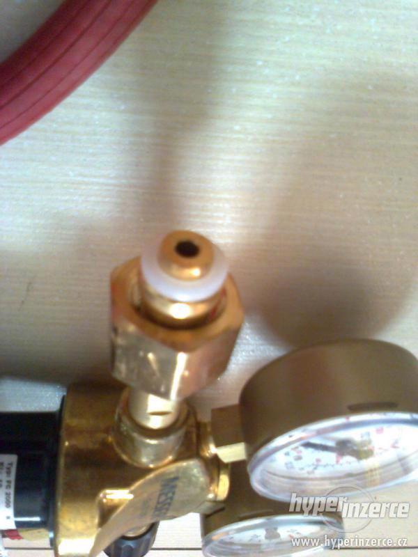 Prodám úplně nový kyslíkový redukční ventil i Ar/Co2 200 bar - foto 2