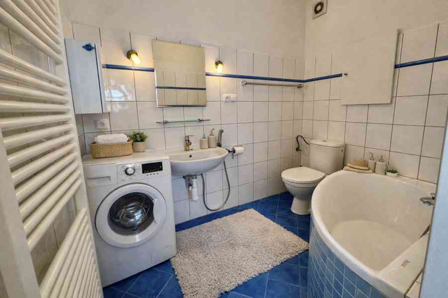 Pronájem bytu 1+kk s velkým rohovým balkónem a sklepem - foto 11