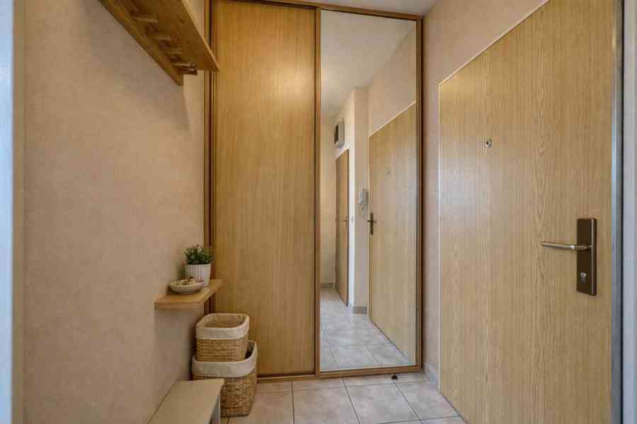 Pronájem bytu 1+kk s velkým rohovým balkónem a sklepem - foto 10