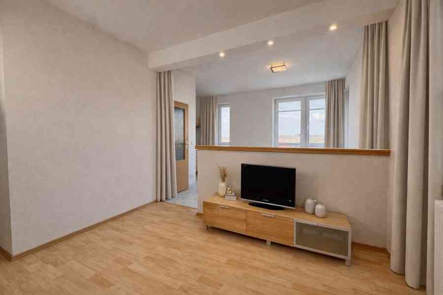 Pronájem bytu 1+kk s velkým rohovým balkónem a sklepem - foto 5