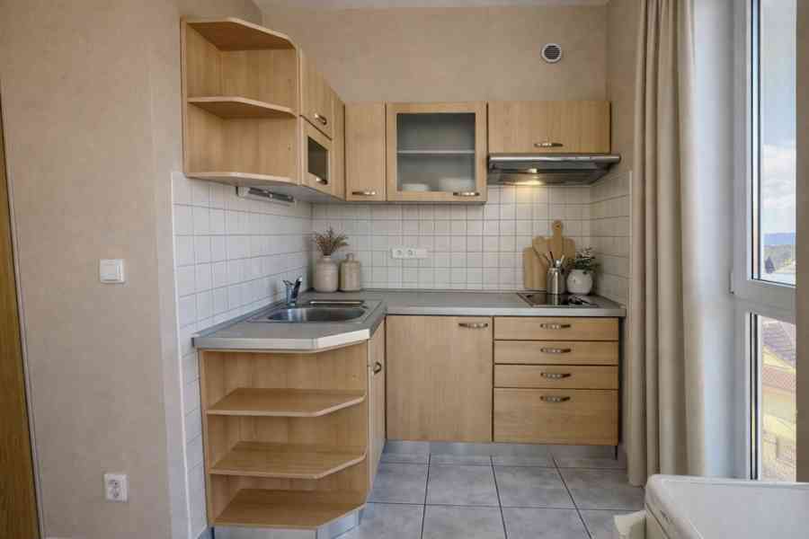 Pronájem bytu 1+kk s velkým rohovým balkónem a sklepem - foto 6