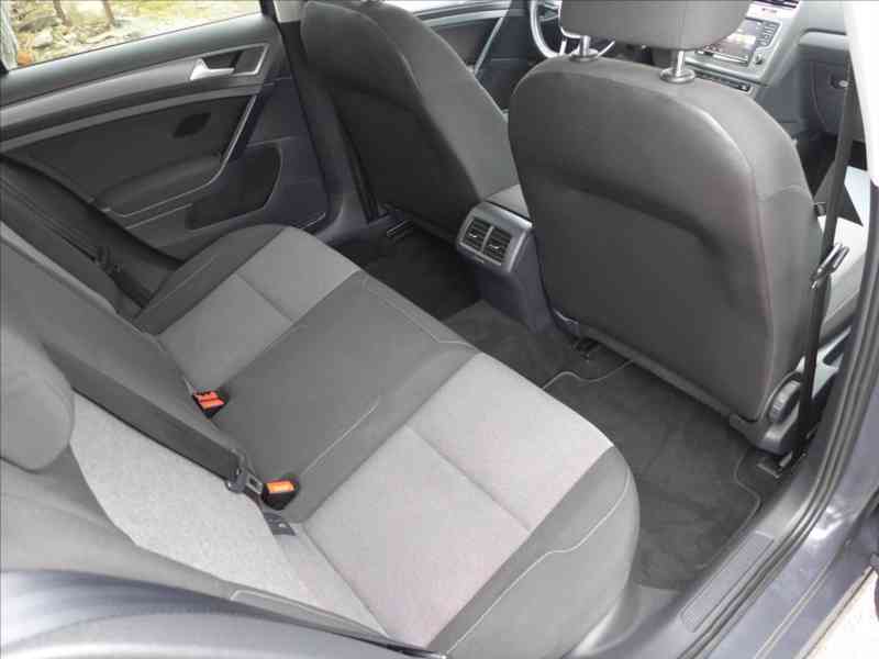 Volkswagen Golf 1,2 TSI HIGHLINE, 1.MAJITEL - foto 9