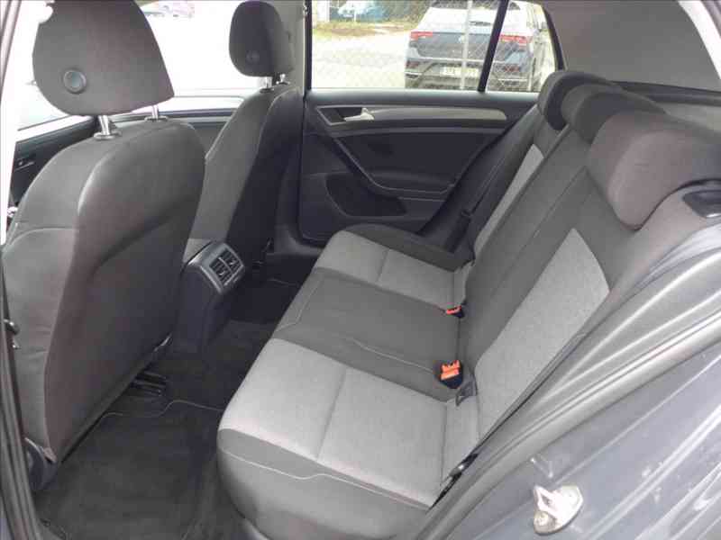 Volkswagen Golf 1,2 TSI HIGHLINE, 1.MAJITEL - foto 6
