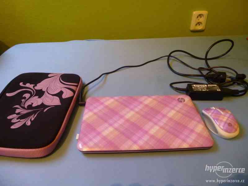 Růžový stylový dámský netbook HP - foto 1