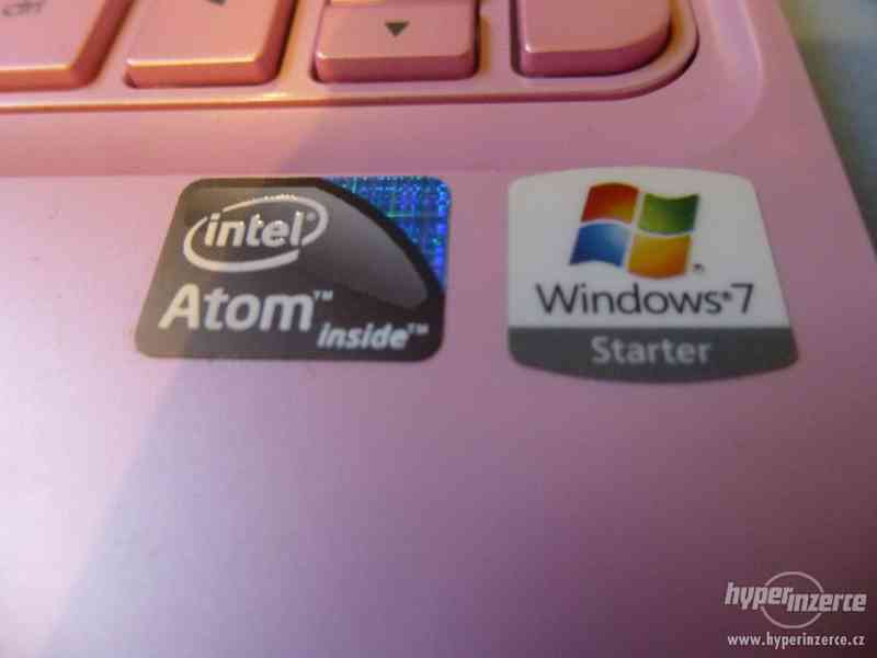 Růžový stylový dámský netbook HP - foto 3