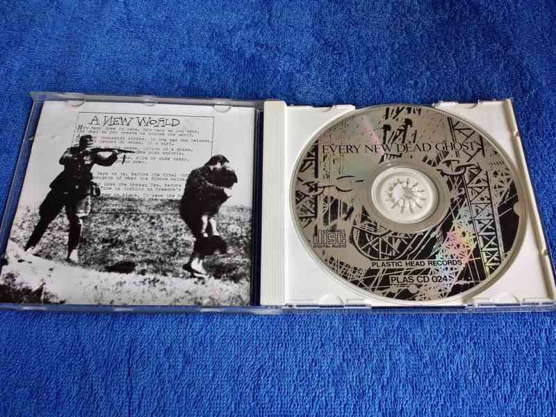 CD Every New Dead Ghost - A New World - foto 3