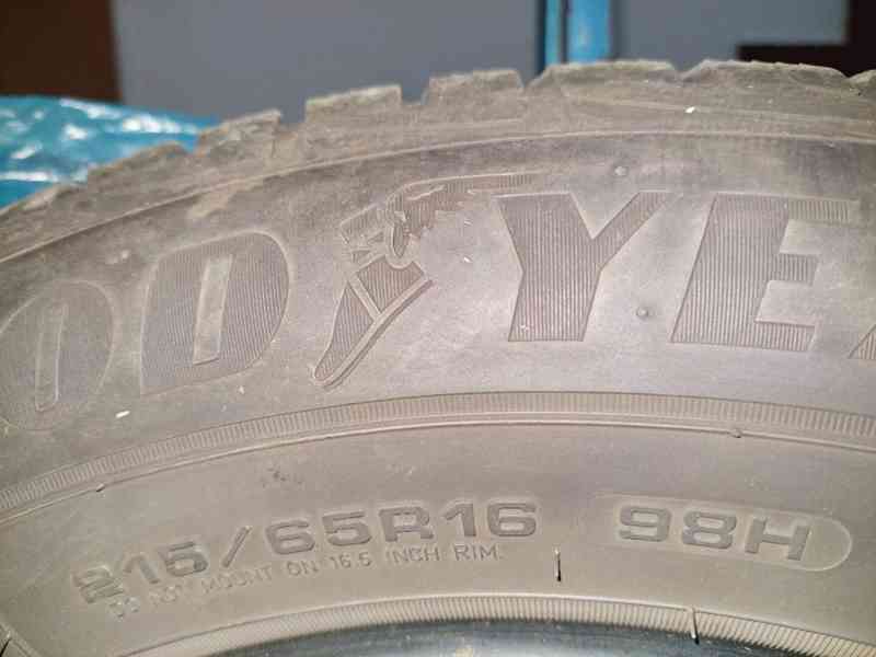 Zimní pneu GOODYEAR 215/65R16 - foto 2