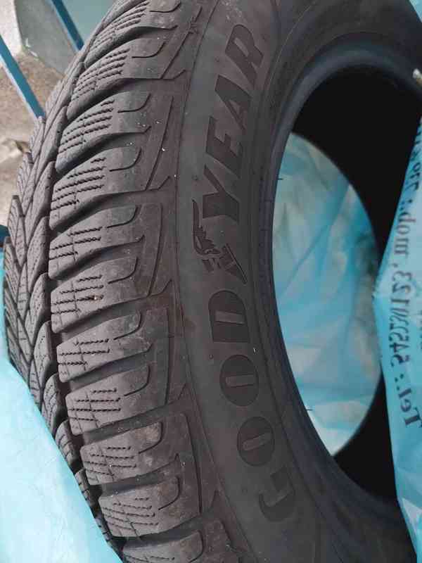 Zimní pneu GOODYEAR 215/65R16 - foto 4