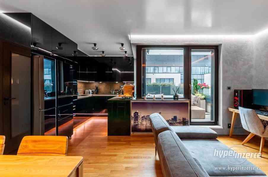 Luxusní byt 3+kk, 92 m2, dvě terasy, 2 parkovací místa, sklep, Rezidence Waltrovka - foto 1