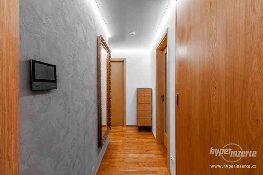 Luxusní byt 3+kk, 92 m2, dvě terasy, 2 parkovací místa, sklep, Rezidence Waltrovka - foto 9