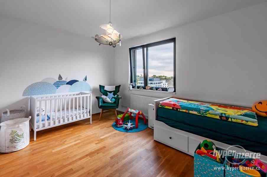 Luxusní byt 3+kk, 92 m2, dvě terasy, 2 parkovací místa, sklep, Rezidence Waltrovka - foto 11