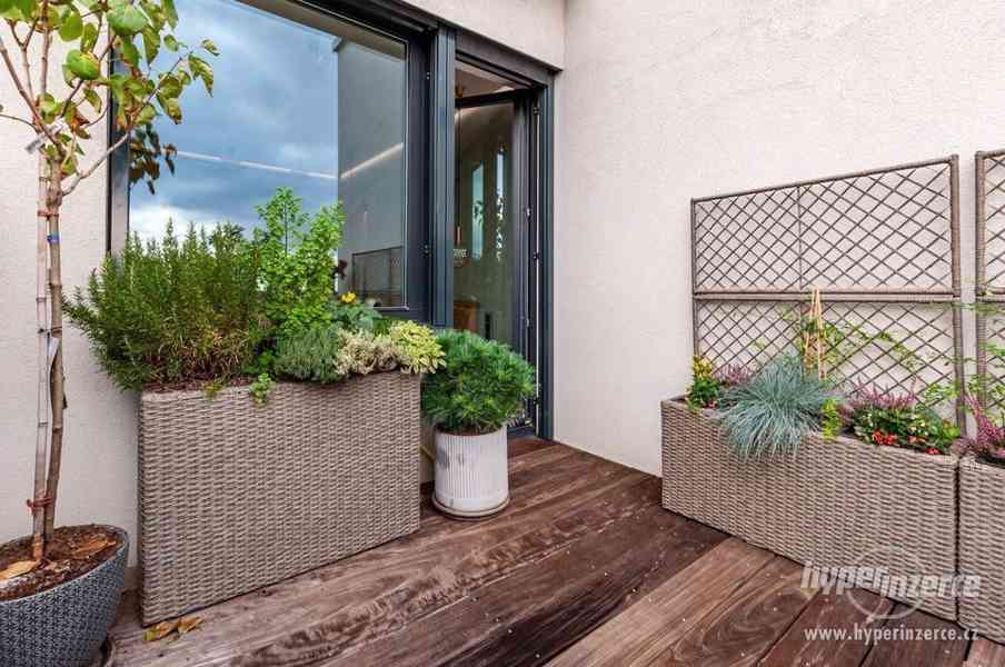Luxusní byt 3+kk, 92 m2, dvě terasy, 2 parkovací místa, sklep, Rezidence Waltrovka - foto 17