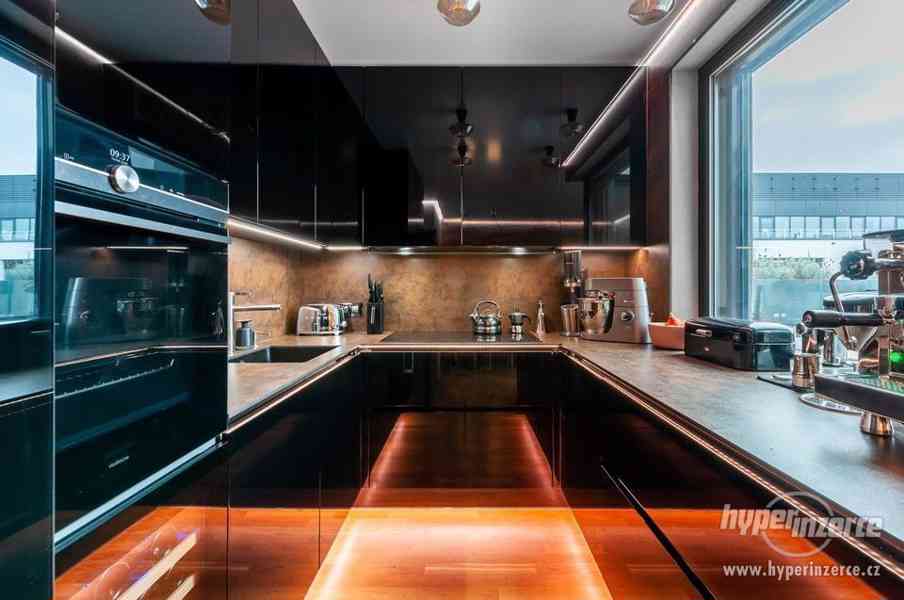 Luxusní byt 3+kk, 92 m2, dvě terasy, 2 parkovací místa, sklep, Rezidence Waltrovka - foto 22
