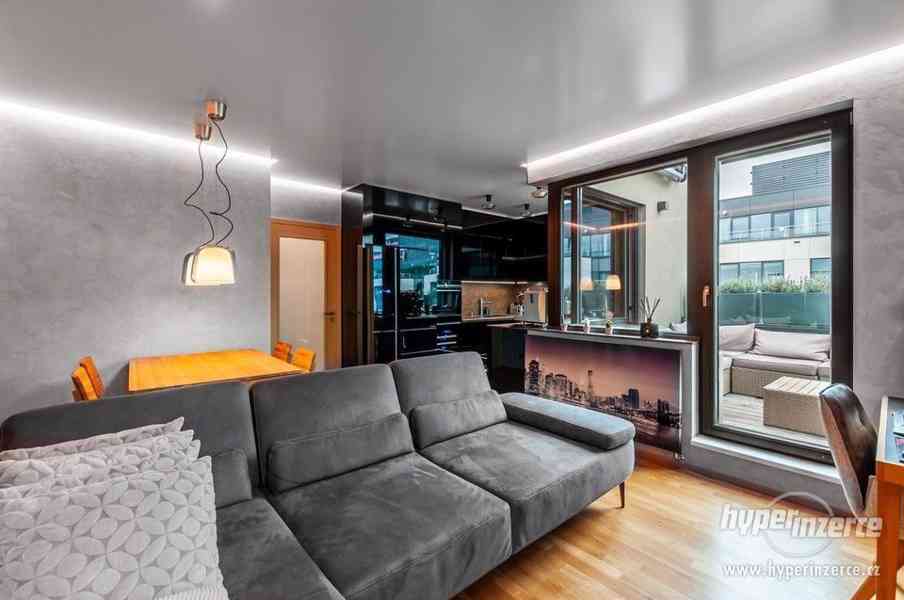 Luxusní byt 3+kk, 92 m2, dvě terasy, 2 parkovací místa, sklep, Rezidence Waltrovka - foto 27