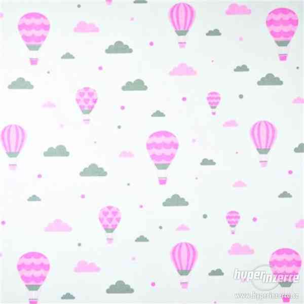 Bavlněná látka - mráčky s balonky růžové na bílé - foto 1
