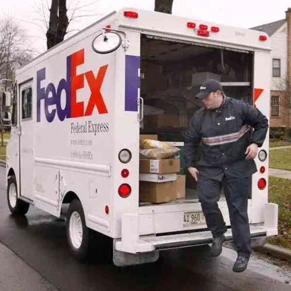 Don de colis ,FedEx  - foto 2