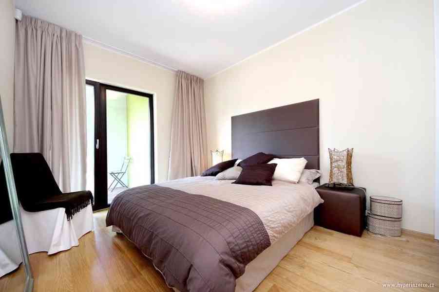 Luxusní byt 4+kk o ploše 116 m2, s terasou 6,3 m2 a zahradou 122 m2 - foto 6