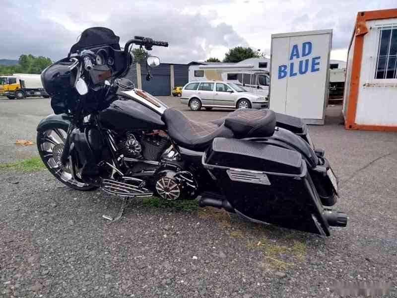 Harley Davidson street glide 1700 , mnoho úprav - foto 4