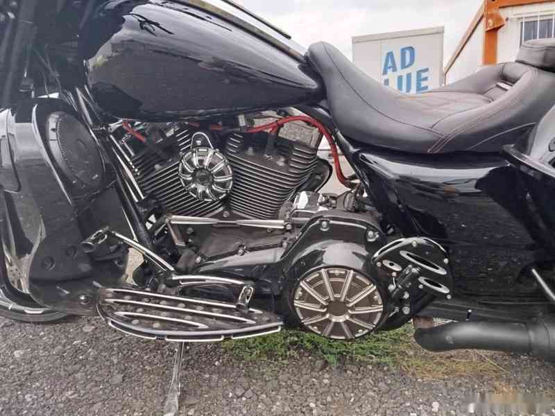 Harley Davidson street glide 1700 , mnoho úprav - foto 3