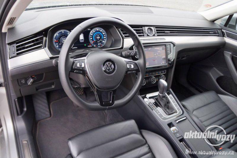Volkswagen Passat 2.0, nafta, automat, r.v. 2014, navigace, kůže - foto 23