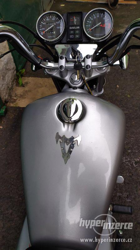 DAELIM VS 125 - COOL Chopper pro začátečníky od 16 let - foto 12