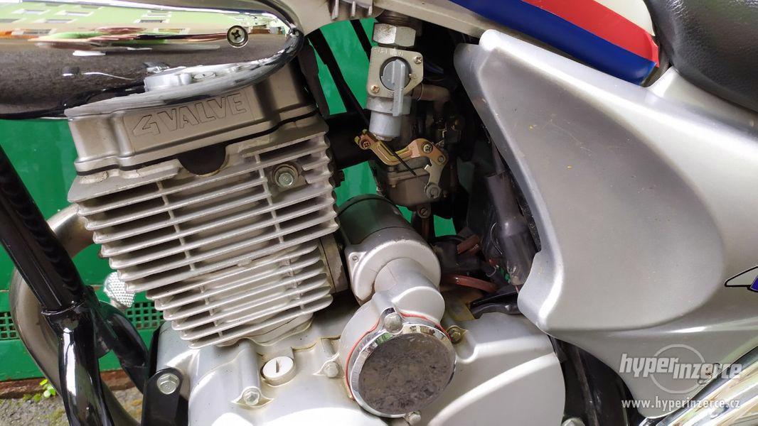 DAELIM VS 125 - COOL Chopper pro začátečníky od 16 let - foto 16