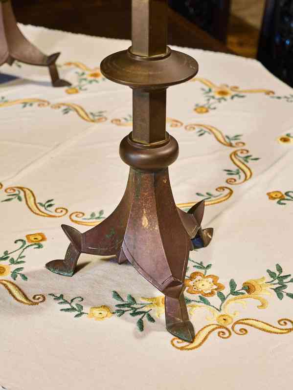 Monumentální párové neogotické bronzové svícny –  100 cm - foto 10