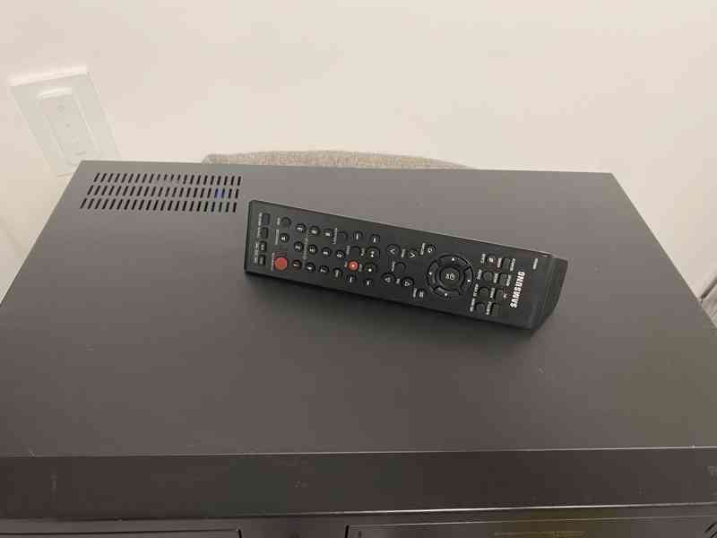 Combo VHS a DVD přehrávač Samsung DVD-V6800 - foto 5